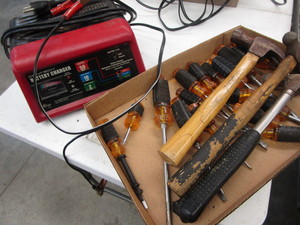 Battery charger Cen-Tech, screwdriv...
