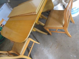 Duncan Phyfe style blond three leg ...