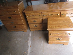 Bedroom set dressers 32Lx17Dx37...
