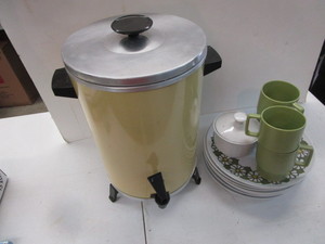 Vintage camper dishes & coffee make...