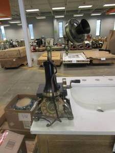 lot 345 image: HOME DECOR ROTARY PHONE REPLICA ( APPEARS TO BE NEW)