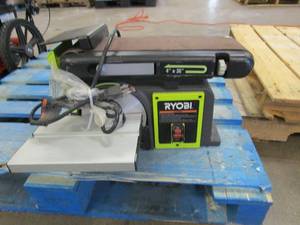 lot 449 image: RYOBI 4 in x 36 in. Belt and 6 in. Disc Sander (DOES NOT TURN ON)