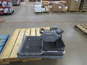 lot 450 image: RIDGID 10 in. Wet Tile Saw (SEE PHOTOS, TURNS ON)