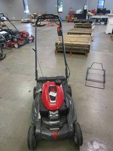 lot 457 image: HONDA 21 in. Nexite Deck 4-in-1 Select Drive Gas Walk Behind Self Propelled Lawn Mower with Blade Stop System (STARTS, BLADES DO NOT ENGAGE, MISSING BAGGER)