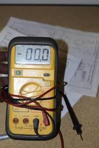 UEI DM 383 digital multimeter