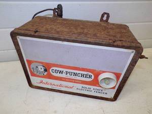 International Cow-Puncher Electric Fencer