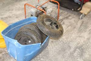 lot 332 image: Lot of (4) 4.84.00-8 Wheelbarrow TireWheel (New)