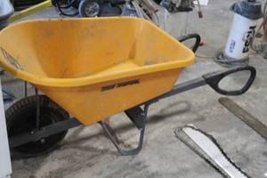 lot 461 image: True Temper Wheelbarrow