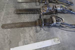 lot 480 image: 25 Flush Cut Hydraulic Chain Saw