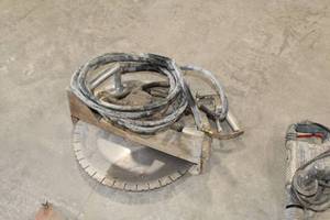 lot 490 image: Diamond Products 20 Hydraulic Hand-Held Saw