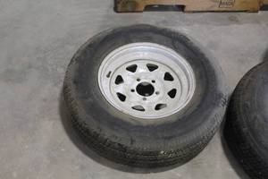 lot 507 image: Load Star ST22575R14 Trailer Tire (used) with 15 5-lug Rim