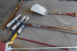 lot 513 image: Lot of (3) Push Brooms