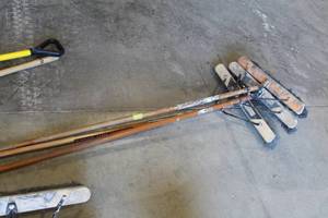 lot 515 image: Lot of (3) Push Brooms