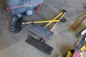 lot 516 image: Lot of (3) Steel Snow Shovels