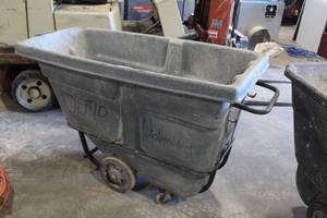 lot 521 image: Lot of (1) Uline Debris Dump Cart