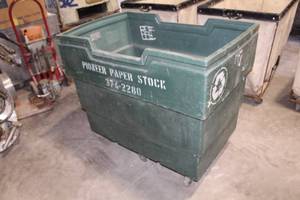 lot 525 image: Commercial Plastic Cart on Casters
