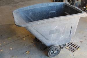 lot 530 image: Debris Dump Cart