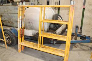 lot 401 image: Cross Braces (x2), Frames (x2) 7x5