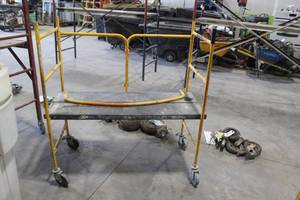 lot 404 image: Collapsible Rolling Bakers Scaffold 48x22x52