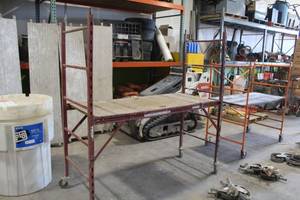 lot 405 image: Rolling Bakers Scaffold 73x29x78