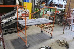 lot 406 image: Collapsible Rolling Bakers Scaffold 56x30x61