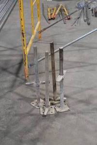 lot 410 image: Lot of (4) Screw Jacks