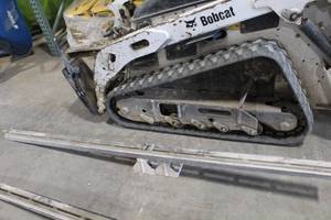 lot 567 image: 89 Wall Saw Track with (2) Nards, (2) Mounting Blocks