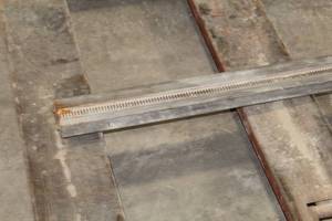 lot 576 image: Wall Saw Track with Nards, Mounting Blocks