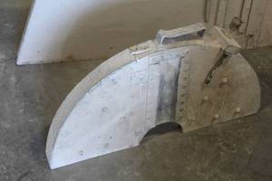 lot 582 image: 24 Wall Saw Guard