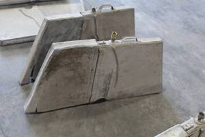 lot 585 image: 40 Wall Saw Guard