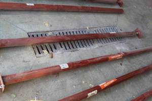 lot 603 image: Lot of (2) 95 Adjustable Shore Posts