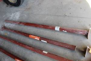 lot 601 image: Lot of (2) 95 Adjustable Shore Posts