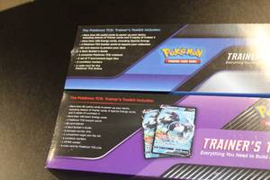 lot 13 image: Pokemon Trainer Tookit Blue & Purple Lot  2 Trainer Toolkits