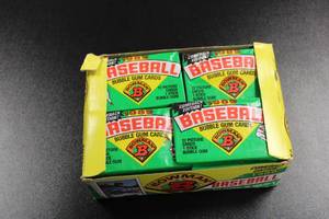 lot 27 image: 1989 Bowman Baseball Box  Find Ken Griffey Jr Rookie Cards