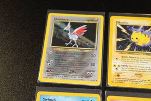 lot 41 image: 2000 Pokemon Neo Genesis Lot  18 Cards w 1 Holo