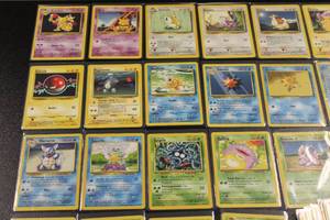lot 45 image: 1999 Pokemon Base Set Lot  49 Cards