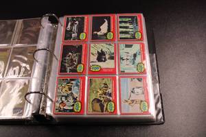 lot 61 image: Large Vintage & Modern Star Wars Trading Card Lot  600 Cards
