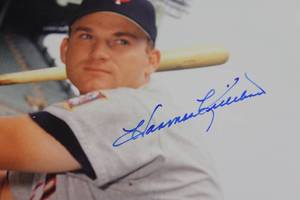 lot 89 image: Minnesota Twins Harmon Killebrew 8x10 Photo Autograph JSA COA #NN38757