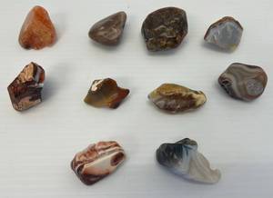 lot 40 image: Group Of Polished Agates Most 1 12 Or Bigger -