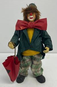 lot 91 image: 1988 Clothique Possible Dreams Clown With Umbrella And Hat 10 Figurine -