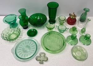 lot 122 image: Large Group Of Antique Green Depression Glass, UraniumVaseline Glass
