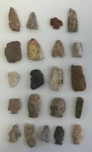 lot 136 image: Group Of Arrowheads, Pieces And More