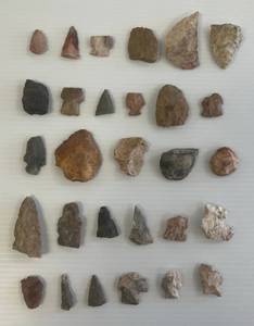 lot 140 image: Group Of Arrowheads, Pieces And More