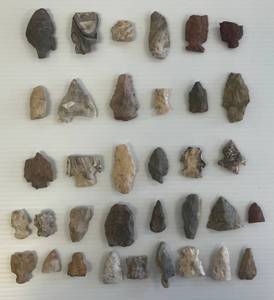 lot 143 image: Group Of Arrowheads, Pieces And More