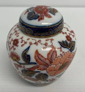 lot 148 image: Antique Gold Imari Japanese Hand Painted Ginger Jar 4 34T x 4 -