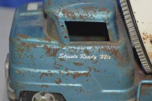 lot 31 image: vintage structo ready mix and tonka concrete truck