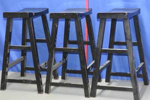 lot 28 image: set of 3 stools