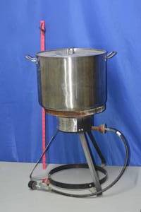 lot 29 image: turkey fryer