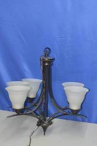 lot 19 image: lighting fixtures