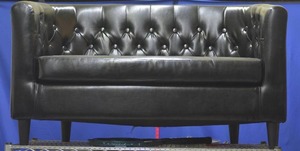 lot 16 image: set of 2 matching small sofas